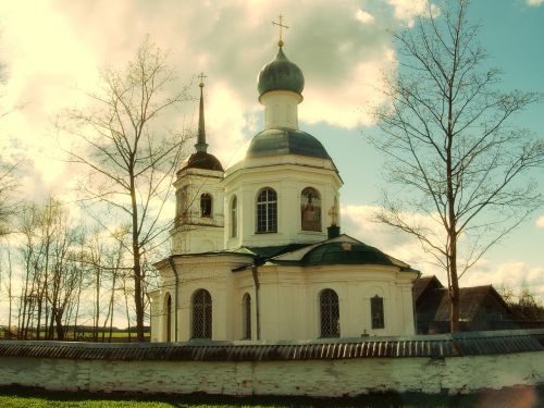 Vienuolynas, Pskovo Sritis, Šventykla