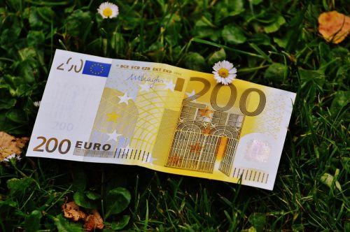 Pinigai, Atrodo, Euro Sąskaitos, Valiuta, Finansai, Dolerio Kupiūra, Banknotas, Euro Banknotai, Euras, Sutaupyti, Popieriniai Pinigai, 200 Eurų