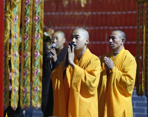 Vienuolis, Vienuoliai, Giedojimas, Zheng Guanyin Šventykla, Budizmas