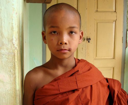 Vienuolis,  Mianmaras,  Religija,  Budizmas,  Burma,  Vaikas,  Berniukas,  Vienuolynas,  Tikėjimas,  Ištikimas,  Rimtas