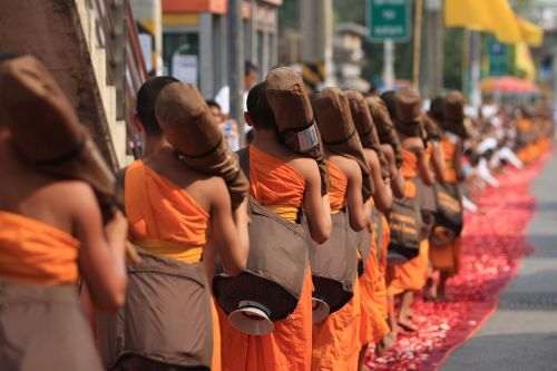 Vienuoliai, Budistams, Budizmas, Vaikščioti, Oranžinė, Drabužiai, Tajų, Wat, Phra Dhammakaya, Šventykla, Dhammakaya Pagoda, Daugiau Nei, Milijonai, Budhas, Auksas, Tailandas