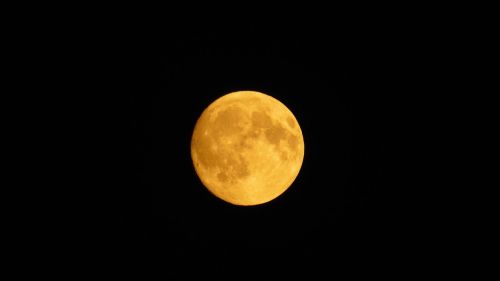 Mėnuo, Beveik Pilnas Mėnulis, Oranžinė