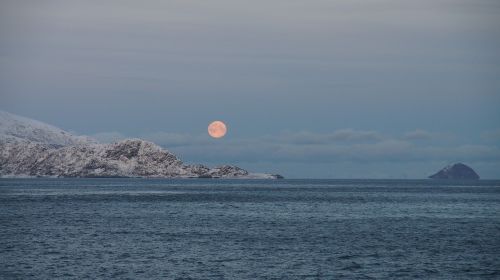 Mėnulis, Kalnas, Jūra, Norvegų Fjordas, Pobūdis, Peržiūros, Mėlynas