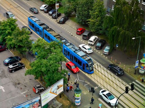 Daugybė Judesių, Tramvajus, Sankryža, Gatvė