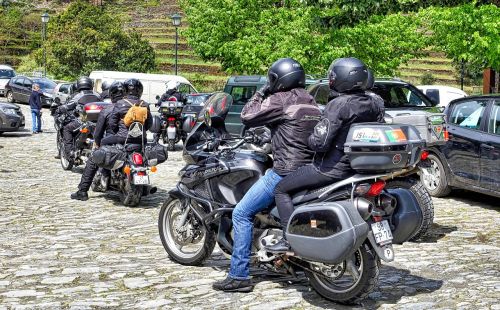 Motociklai, Cavalcade, Grupė, Kelionė