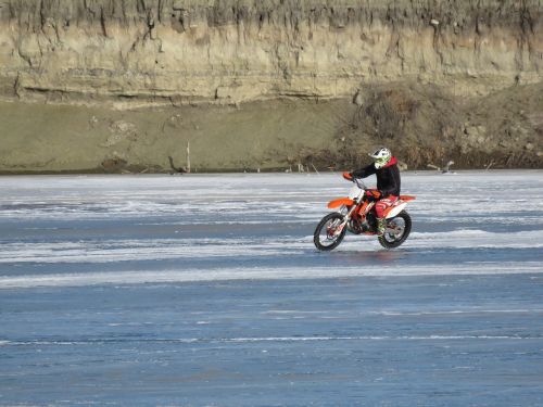 Motociklas, Triukas, Gudrybės, Drąsus, Ledas, Užšalęs Ežeras, Ežeras, Žiema, Lenktynės