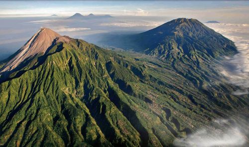 Kalno Merapi, Vulkanas, Indonezija, Lava, Vulkaninis, Pavojingas, Vulkanizmas, Debesys Uždengtas, Šonai, Namai, Oro Vaizdas, Paukščio Vaizdas