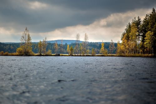 Kalnas, Medžiai, Žalias, Žolė, Dangus, Debesuota, Tamsi, Ežeras, Vanduo