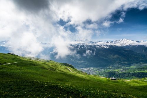 Kalnas,  Dangus,  Pavasaris,  Debesys,  Sniegas,  Mėlynas,  Balta,  Žalias,  Alpes,  Alpinizmas,  Gamta,  Lauke,  Žygiai,  Piko,  Kraštovaizdis,  Alpinistas,  Uolos,  Kelionė,  Viršuje,  Veikla,  Pasivaikščiojimas,  Aukštis,  Vaizdas,  Platus Kampas,  Laisvė,  Nuotykis,  Kelionė,  Aukštas,  Vasara