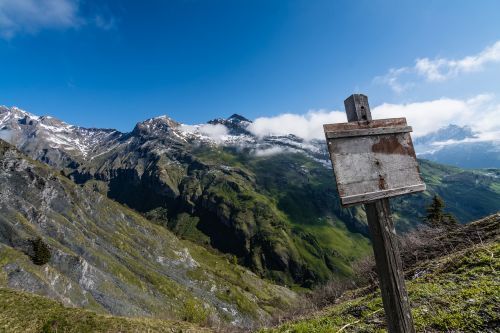 Kalnas,  Lipti,  Dangus,  Pavasaris,  Debesys,  Sniegas,  Mėlynas,  Balta,  Žalias,  Alpes,  Alpinizmas,  Gamta,  Lauke,  Žygiai,  Piko,  Kraštovaizdis,  Alpinistas,  Uolos,  Kelionė,  Viršuje,  Veikla,  Pasivaikščiojimas,  Aukštis,  Vaizdas,  Platus Kampas,  Laisvė,  Nuotykis,  Kelionė,  Aukštas,  Sveikas,  Vasara