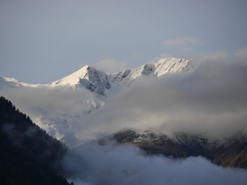 Kalnai, South Tyrol, Sniegas