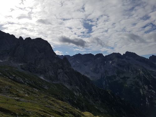 Kalnai, Debesys, Alpės