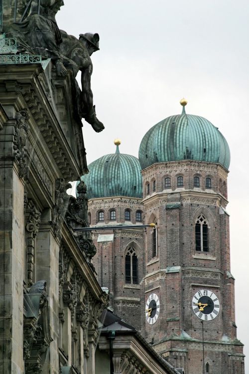 Munich, Bažnyčia, Bažnyčios Šereliai, Architektūra