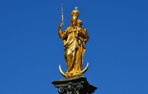 Munich, Marienplatz, Mergelė Marija