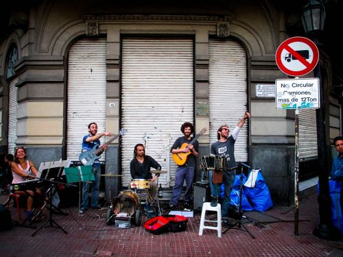 Muzikantai, Buenos Airės, Gatvė