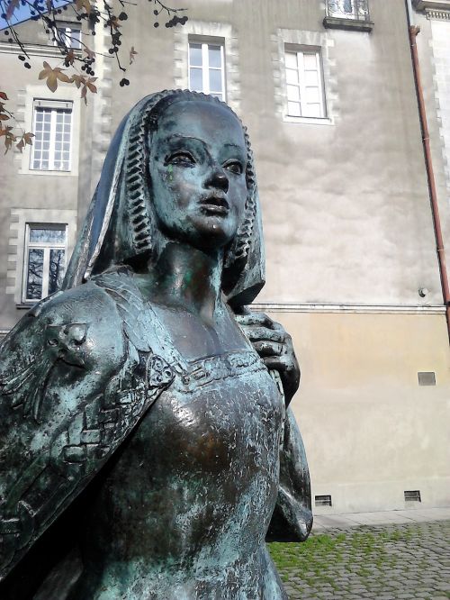 Nantes, Anne, Britanijos Hercogiene, Statula, Moteris