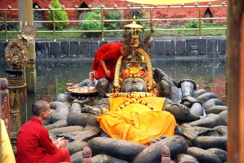 Nepalas, Hinduizmas, Vienuoliai