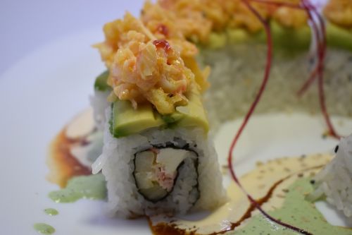 Nikkei Sushi, Sushi, Roll