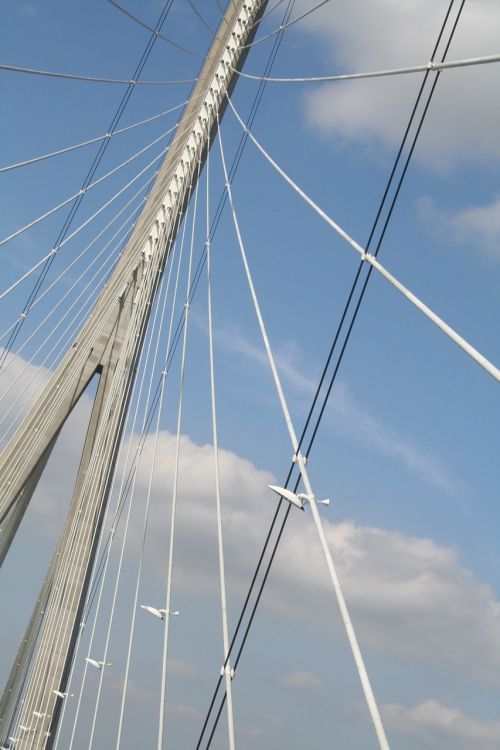Normandijos Tiltas, Architektūra, Dangus