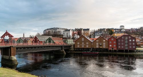 Norvegija, Trondheimas, Senamiestis, Tiltas, Atspindys, Vanduo, Skandinavija, Architektūra, Pastatas, Turizmas, Kelionė, Dangus, Dizainas, Miestas, Lauke