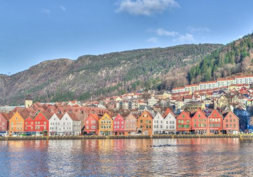 Norvegija, Bergen, Kranto, Skandinavija, Architektūra, Atspindys, Kalnas, Dangus, Miestas, Europa, Kelionė, Turizmas, Miesto Panorama, Vanduo, Lauke, Panorama, Vaizdingas, Peizažas