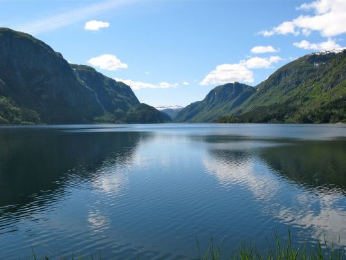 Norvegija, Ežeras, Sandvinsvatnet, Skandinavija, Kraštovaizdis, Gamta, Vanduo, Debesys, Veidrodis, Žolė, Dangus, Mėlynas, Kalnai