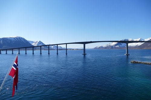 Norvegija,  Hurtigruten,  Statyba,  Tiltas,  Vėliava,  Kalnai,  Sniegas