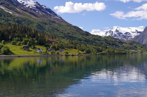 Norvegija, Fjordlandschaft, Kalnai, Kraštovaizdis, Gamta, Kalnas, Dangus, Aukščiausiojo Lygio Susitikimas, Pavasaris, Šventė, Šiaurė, Švarus Oras, Mėlynas Dangus, Balti Debesys, Mėlynas, Šaltas, Balta, Fjordas, Vanduo, Atsigavimas, Žuvis, Wasserspiegelung