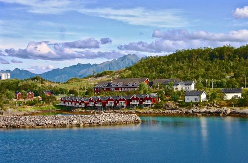 Norvegija, Fjordas, Mediniai Namai, Kalnas, Laivo Kelionė, Gamta, Dangus, Debesys