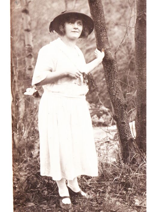 Nostalgija, Moteris, Senovinis, Figūra, 1920, Jauna Moteris, Medis, Sodas, Miškas, Šypsena