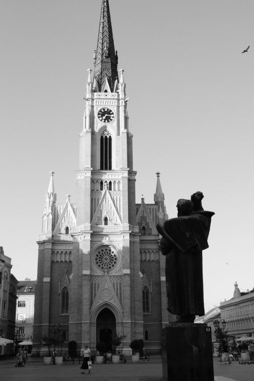 Novi Sad, Serbija, Bažnyčia, Statula