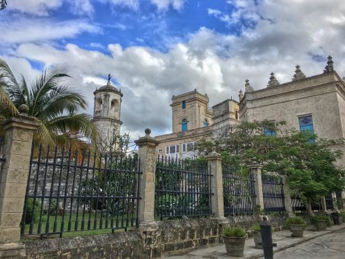 Senoji Havana, Plaza, Dangus