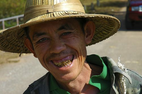 Senas Vyras, Skrybėlę, Tailandas