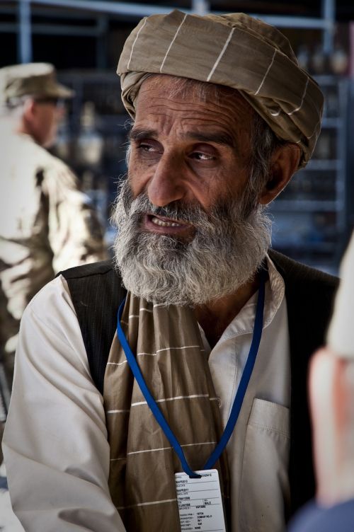 Senas Vyras, Barzda, Senėjimas, Afganistanas