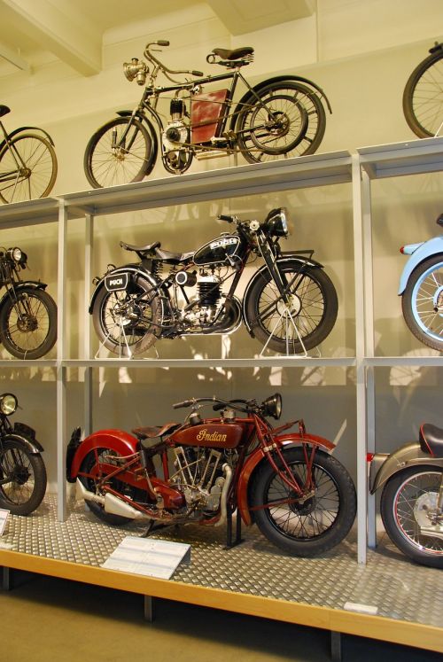 Seni Motociklai, Vienos Technikos Muziejus, Indijos, Puch, Lentyna