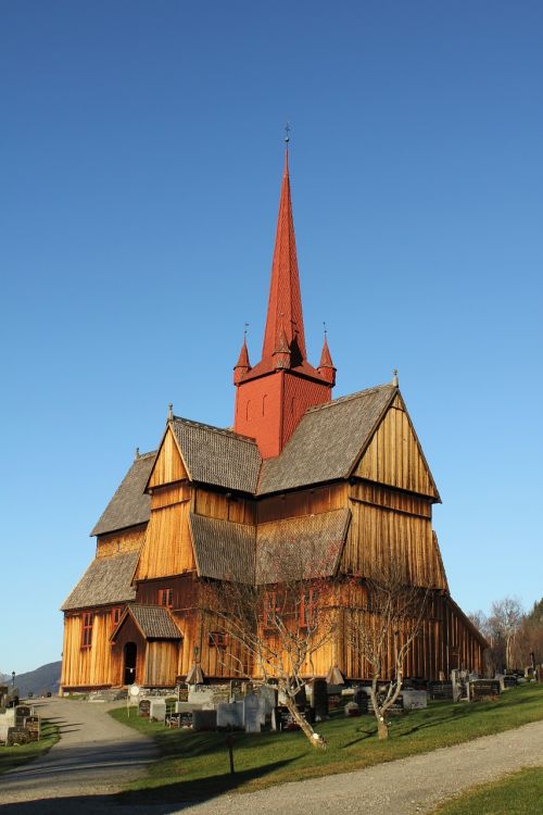 Oppland, Norvegija, Bažnyčia, Kapinės, Tikėjimas, Religija, Mediena, Medinis, Žolė, Augalai, Gamta, Lauke, Architektūra, Spire, Važiuojamosios Kelio Dalies, Medžiai, Vasara, Pavasaris, Šalis, Kaimas