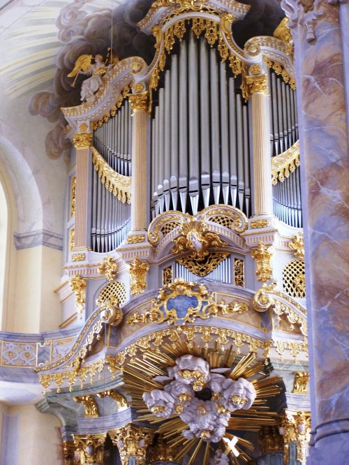 Organas, Bažnyčia, Muzika