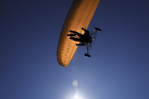 Paragliding, Variklis, Dangus