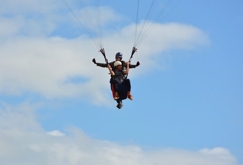 Paragliding,  Tandeminis Paragliding,  Mėlynas Dangus,  Balti Debesys,  Laisvalaikio Sporto,  Adrenalinas