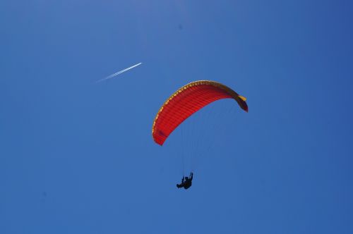 Paragliding, Paragleris, Skristi, Sportas, Dangus, Skraidantis, Poilsis, Skrajutė, Raudona, Oras, Laisvė, Laisvalaikis, Mėlynas, Contrail