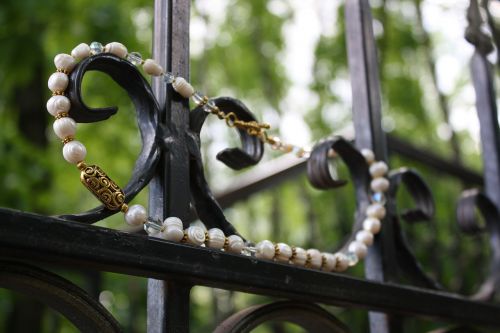 Perlas, Skrynia, Ornamentas