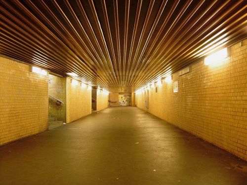 Pėsčiųjų Tunelis, Berlynas, Stotis, Metro, Po Žeme, Apšviestas, Viešasis Transportas