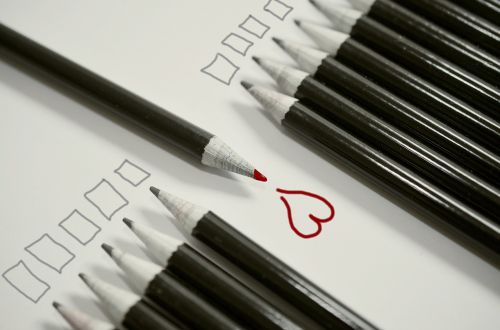 Pieštukai,  Širdis,  Raudona Širdis,  Būti Kitokiam,  Nelygus,  Sveiki,  Mylėti,  Teigiamas,  Priešingai,  Simbolis,  Raudonasis Rašiklis,  Simbolika,  Jausmai,  Emocija,  Pastaba