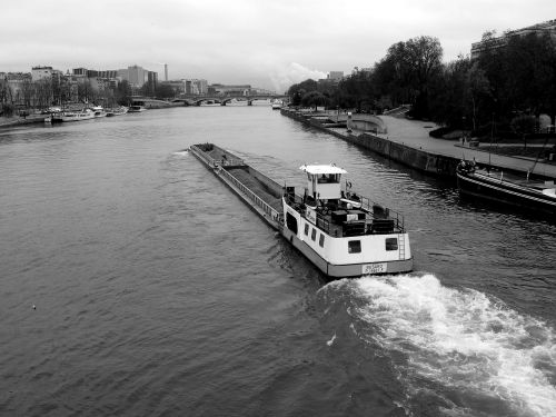 Peniche, Seine, Upių Transportas