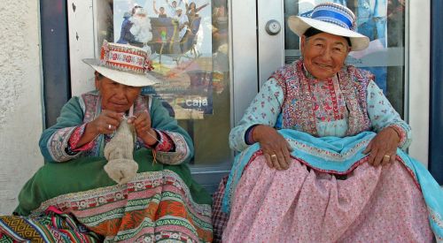 Peru, Chivay, Peru Viduje, Kostiumas, Megzti, Juoktis, Tradicija, Moterys, Sena Moteris, Skrybėlės