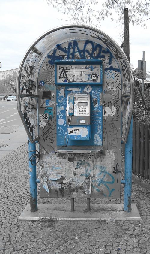 Telefonas, Telefono Budele, Grafiti, Gatvės Menas, Miesto Menas, Menas, Purkšti, Berlynas, Kreuzberg, Mėlynas, Skambinti, Miesto