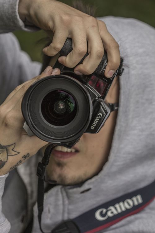 Fotografas, Jaunas, Tatuiruotė, Fotoaparatas, Nuotrauka, Asmuo, Gyvenimo Būdas, Fotografija, Objektyvas, Technologija, Portretas, Žmonės, Veidas, Vyras, Hobis, Patinas, Ūkis, Šiuolaikiška, Stilingas, Įranga