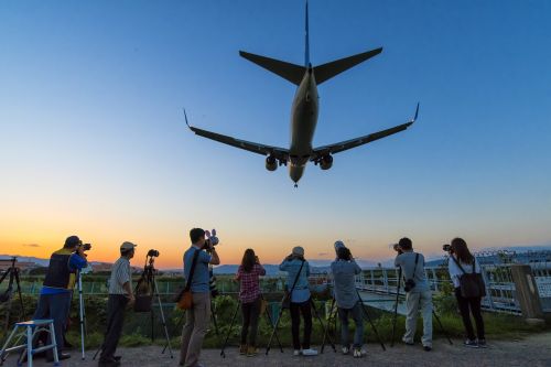 Fotografas, Kuris, Lėktuvas, Tūpimo Metu, Osako Oro Uostas, Vakaras, Senio Upės Krantas