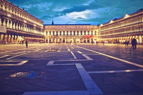 Piazza San Marco, Venecija, Italy, Kvadratas, Žmonės, Paminklas, Žibintai, Pastatai, Architektūra, Naktis, Vakaras, Dangus