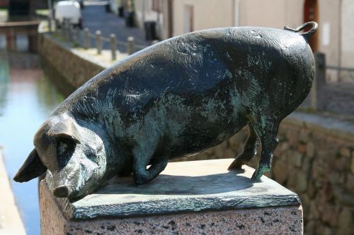 Kiaulė, Bronzos Statula, Wismar